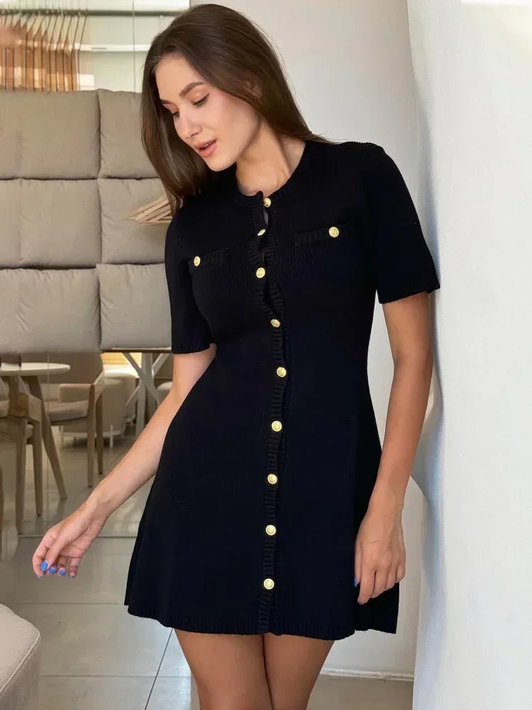 Nina| Robe Pull Cintrée & Détails Boutonnés