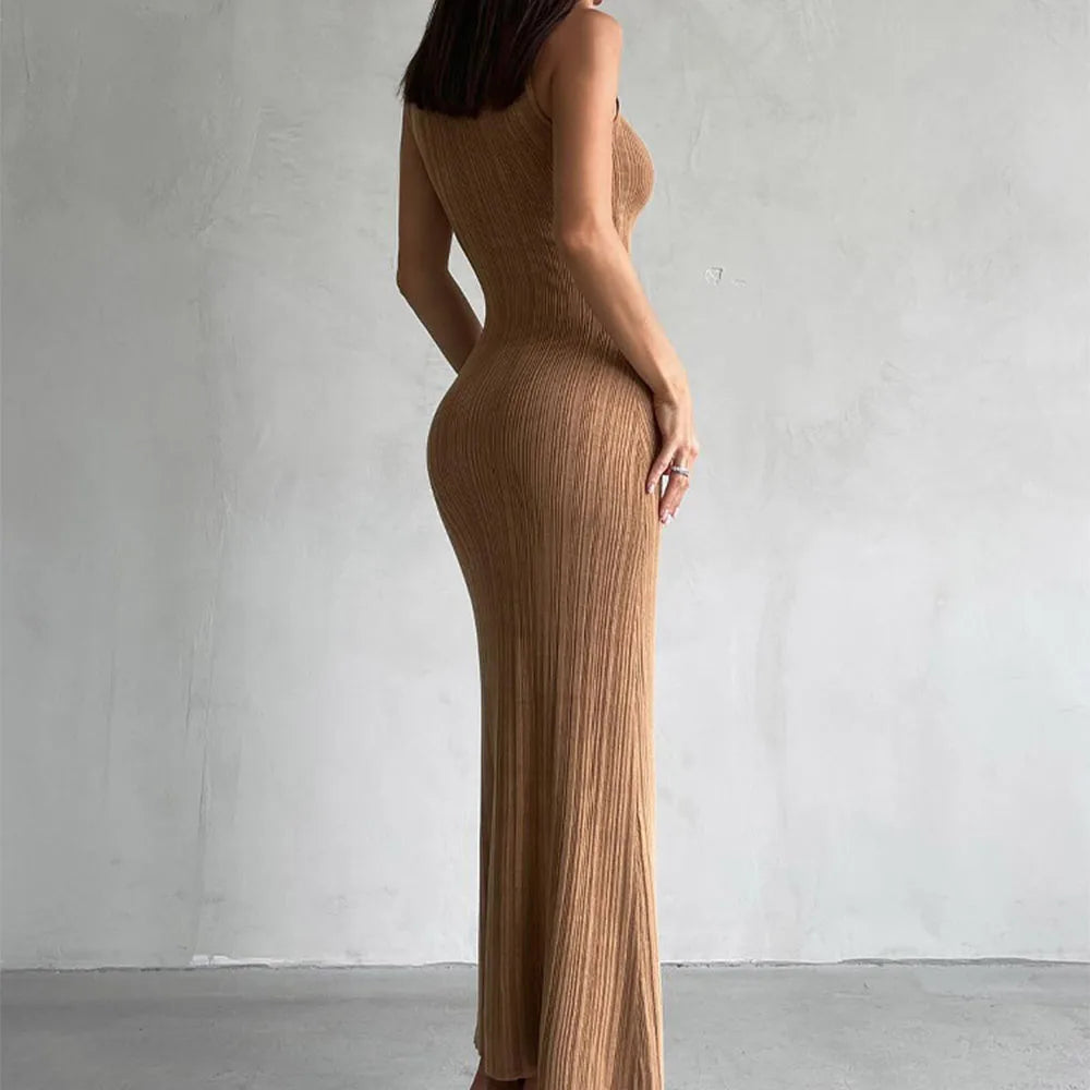 Ava | Élégance Noire & Silhouette Sculptée