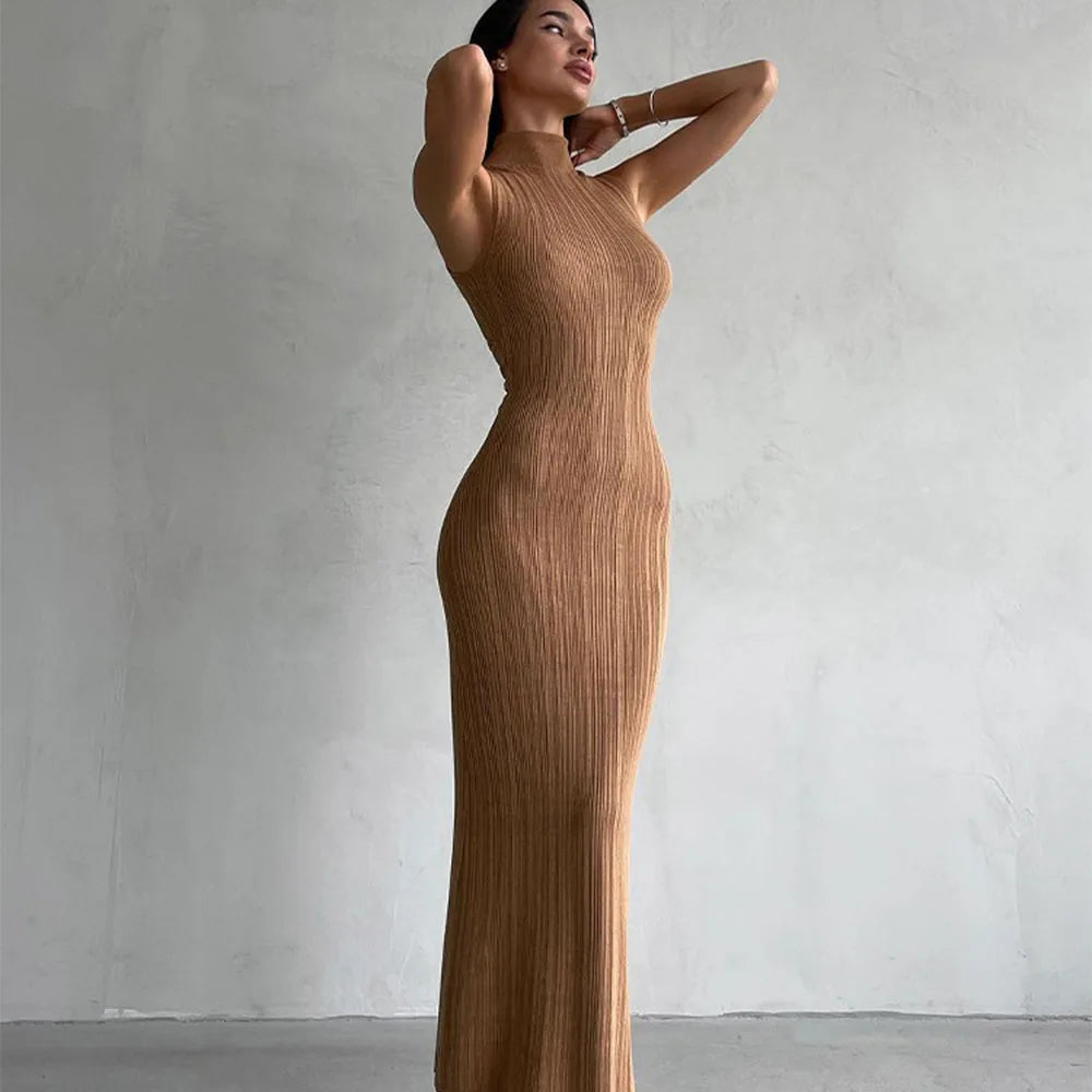Ava | Élégance Noire & Silhouette Sculptée