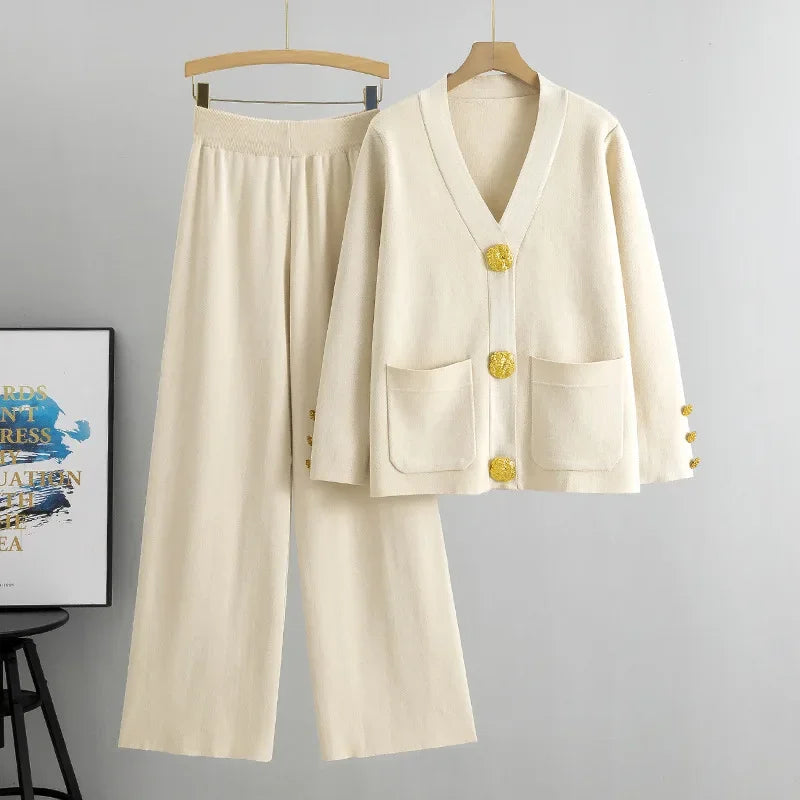 Maddie™ | Blouse avec des boutons en or et pantalon