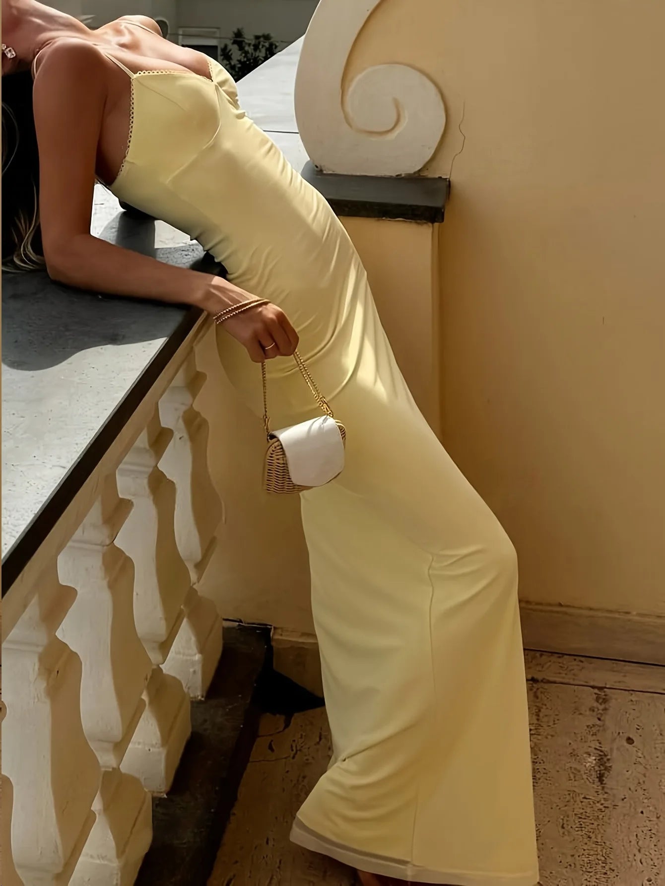 Mila | Robe Éclatante & Allure Élancée