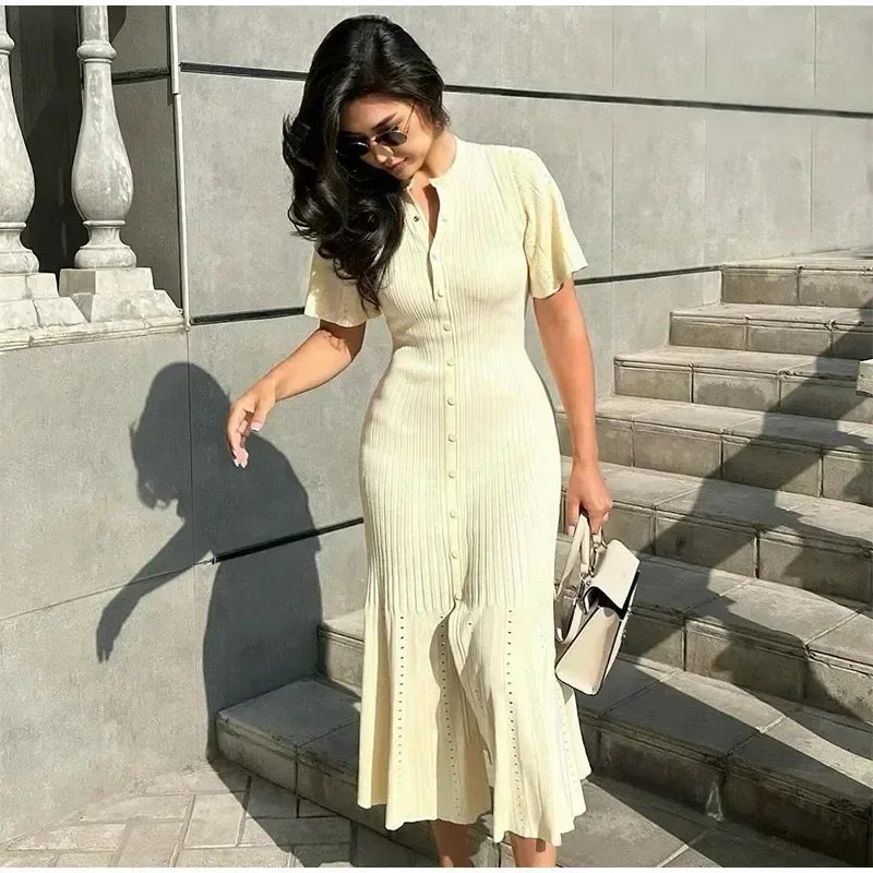 Élina | Robe Boutonnée & Élégance Intemporelle