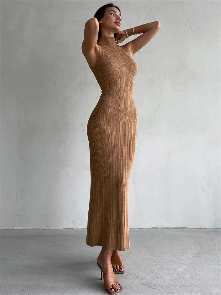 Ava | Élégance Noire & Silhouette Sculptée