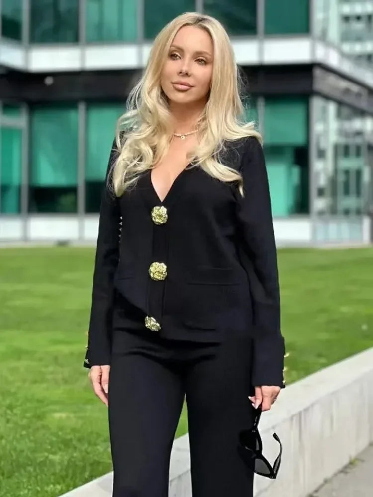 Maddie™ | Blouse avec des boutons en or et pantalon
