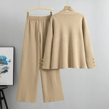 Maddie™ | Blouse avec des boutons en or et pantalon