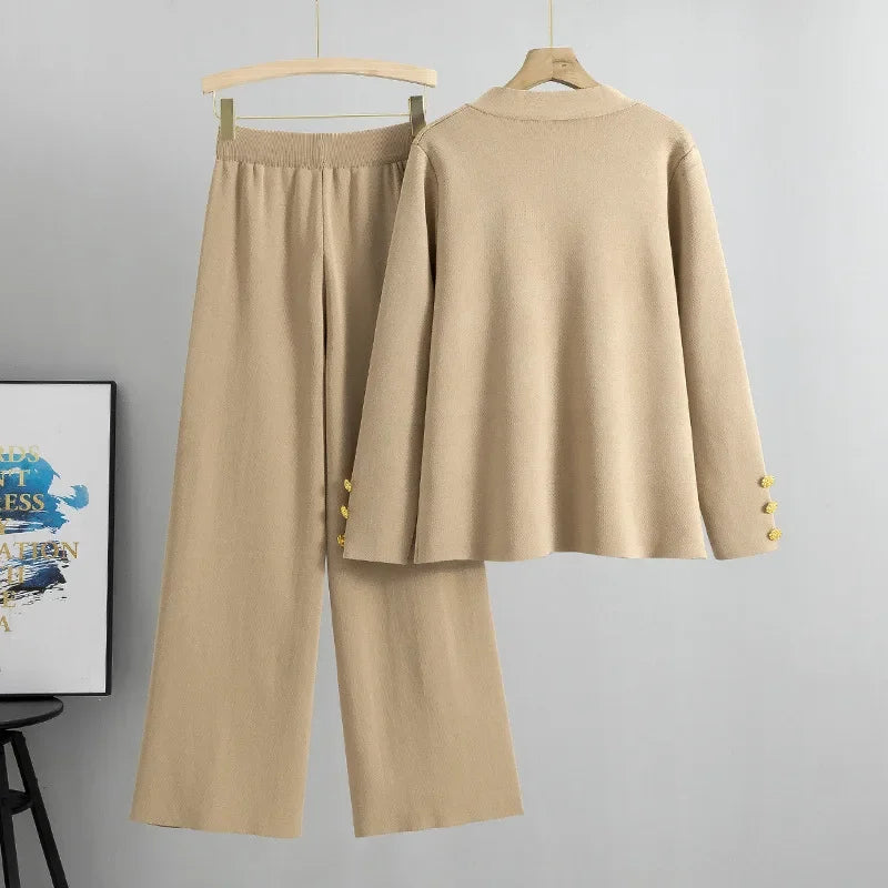 Maddie™ | Blouse avec des boutons en or et pantalon