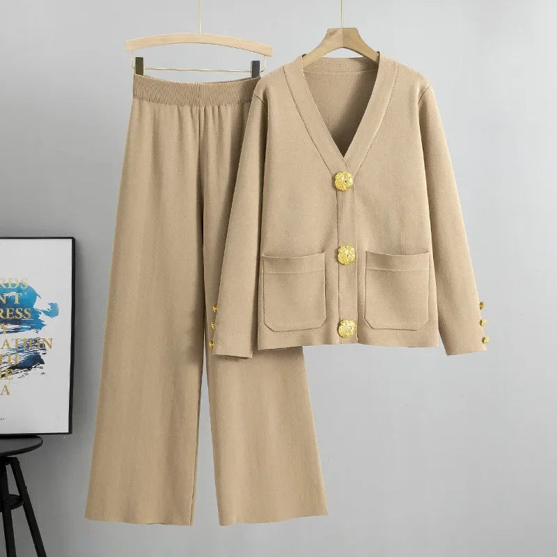 Maddie™ | Blouse avec des boutons en or et pantalon