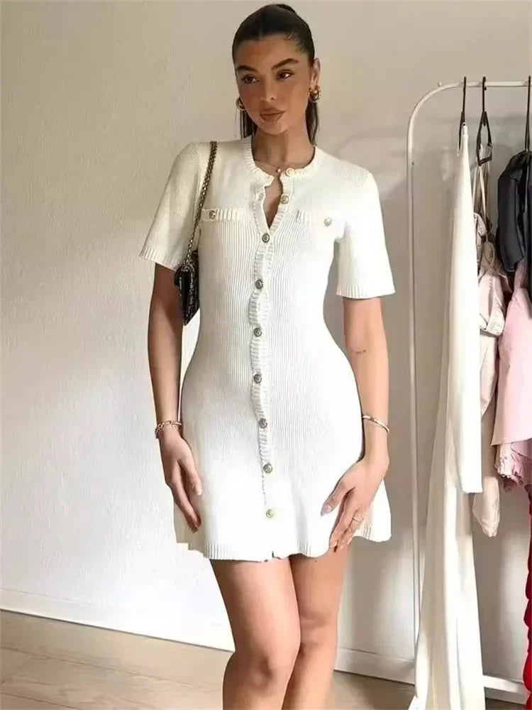 Nina| Robe Pull Cintrée & Détails Boutonnés