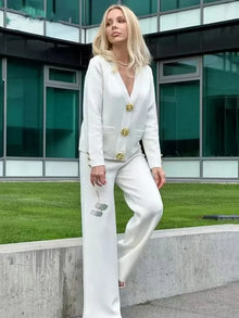 Maddie™ | Blouse avec des boutons en or et pantalon
