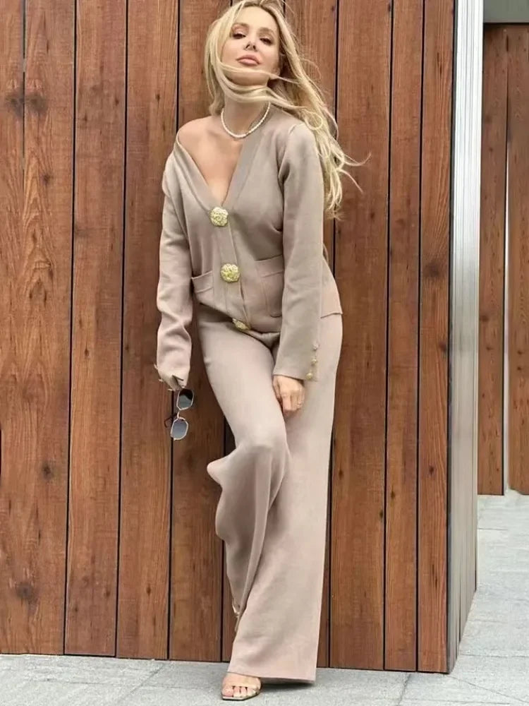 Maddie™ | Blouse avec des boutons en or et pantalon