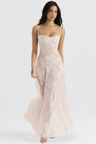 Inaya | Robe Transparente & Élégance Sombre