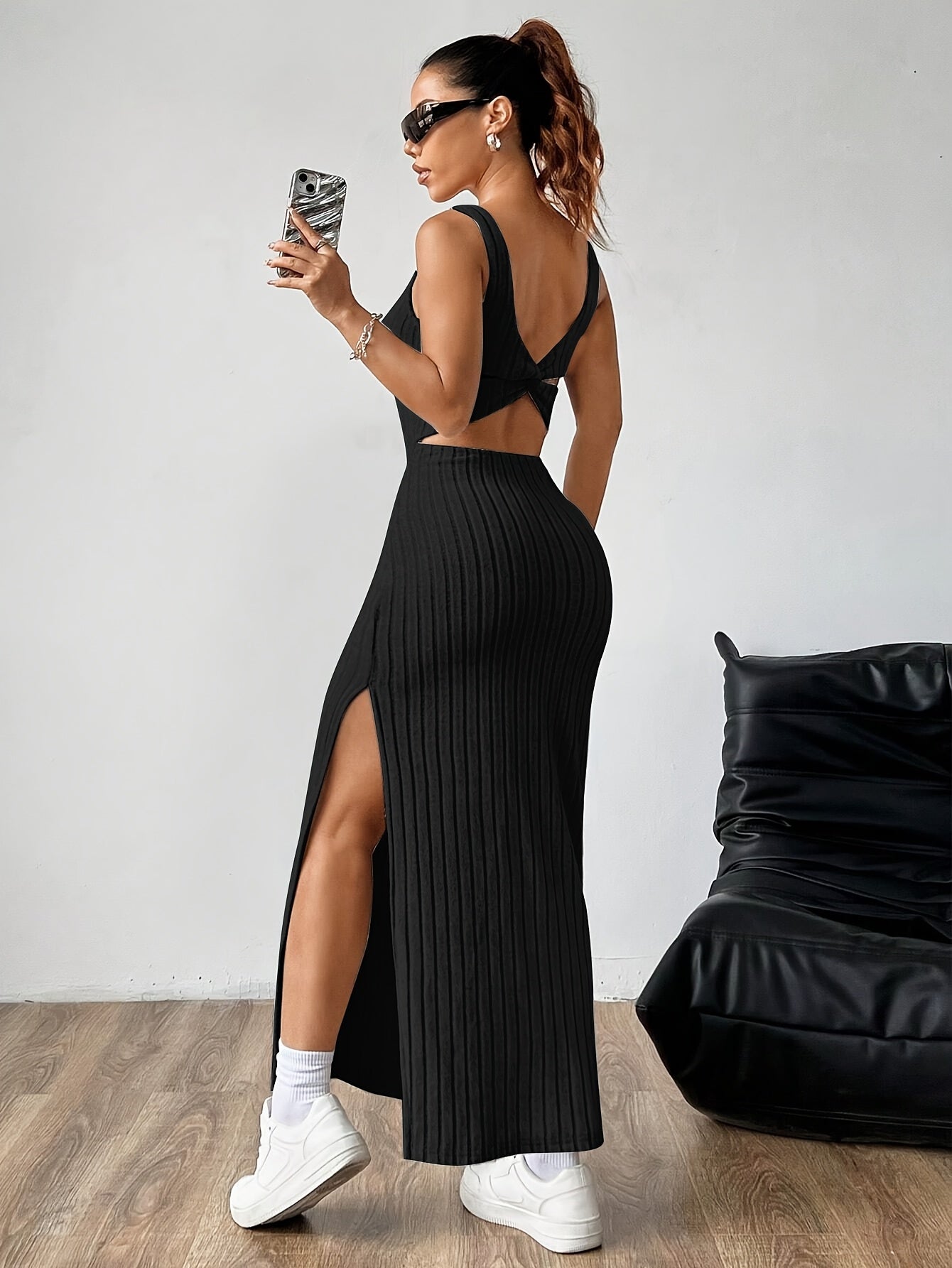 Tania | Robe Fendue & Dos Dénudé