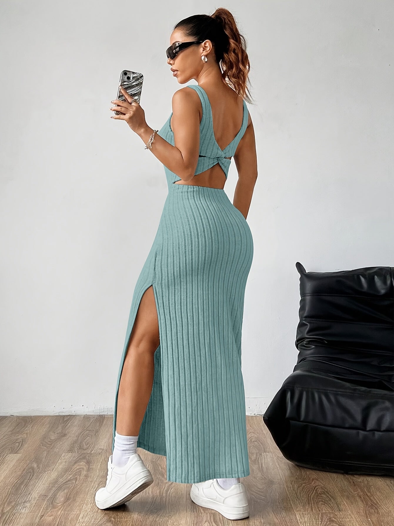 Tania | Robe Fendue & Dos Dénudé