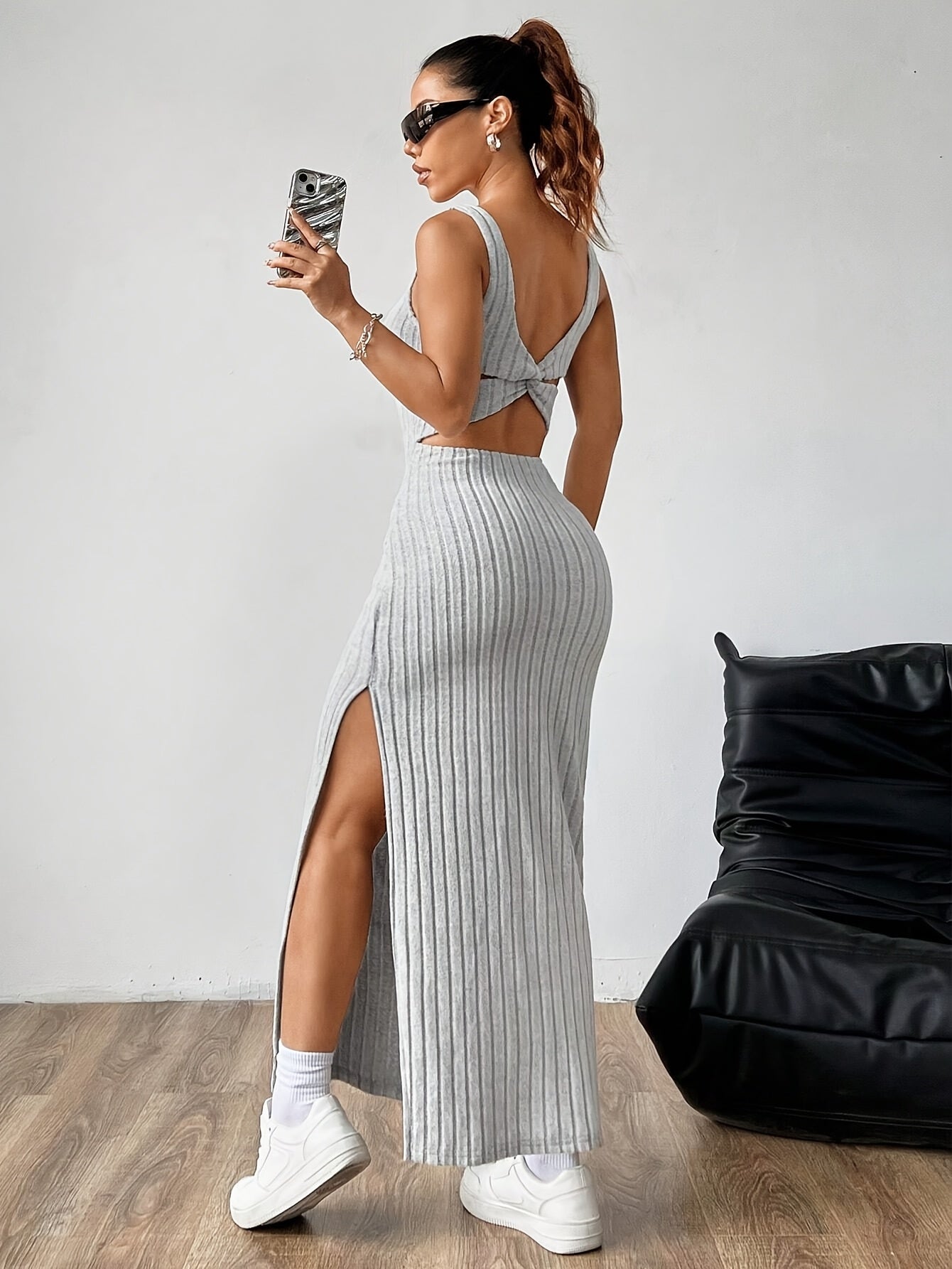 Tania | Robe Fendue & Dos Dénudé