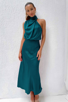 Isabella | Robe Satinée & Élégance Assurée
