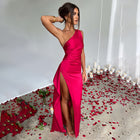 Delya | Robe Fendue Noire & Silhouette Sculptée
