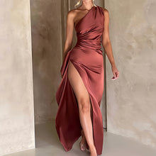 Delya | Robe Fendue Noire & Silhouette Sculptée
