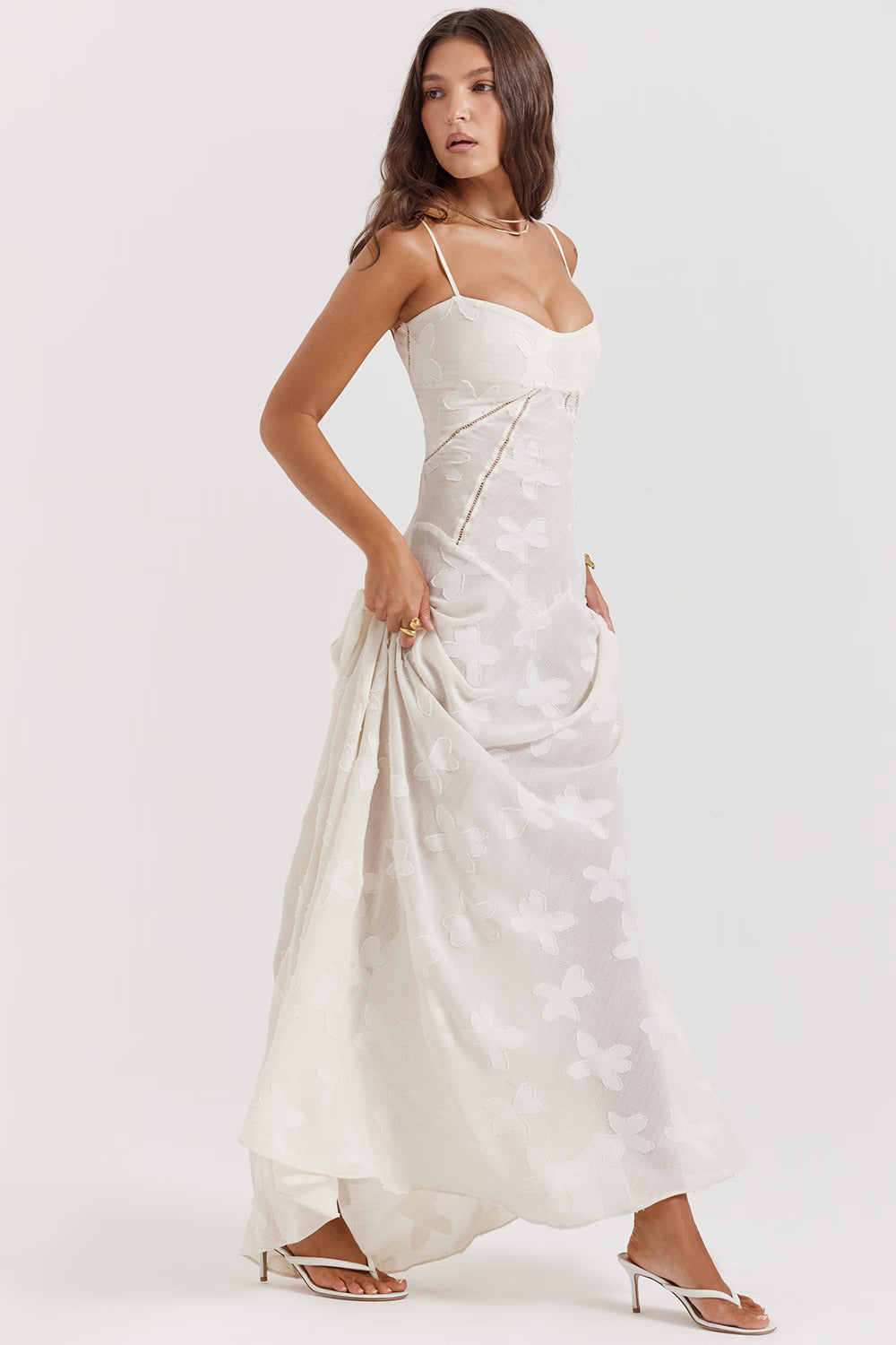 Inaya | Robe Transparente & Élégance Sombre