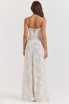 Inaya | Robe Transparente & Élégance Sombre