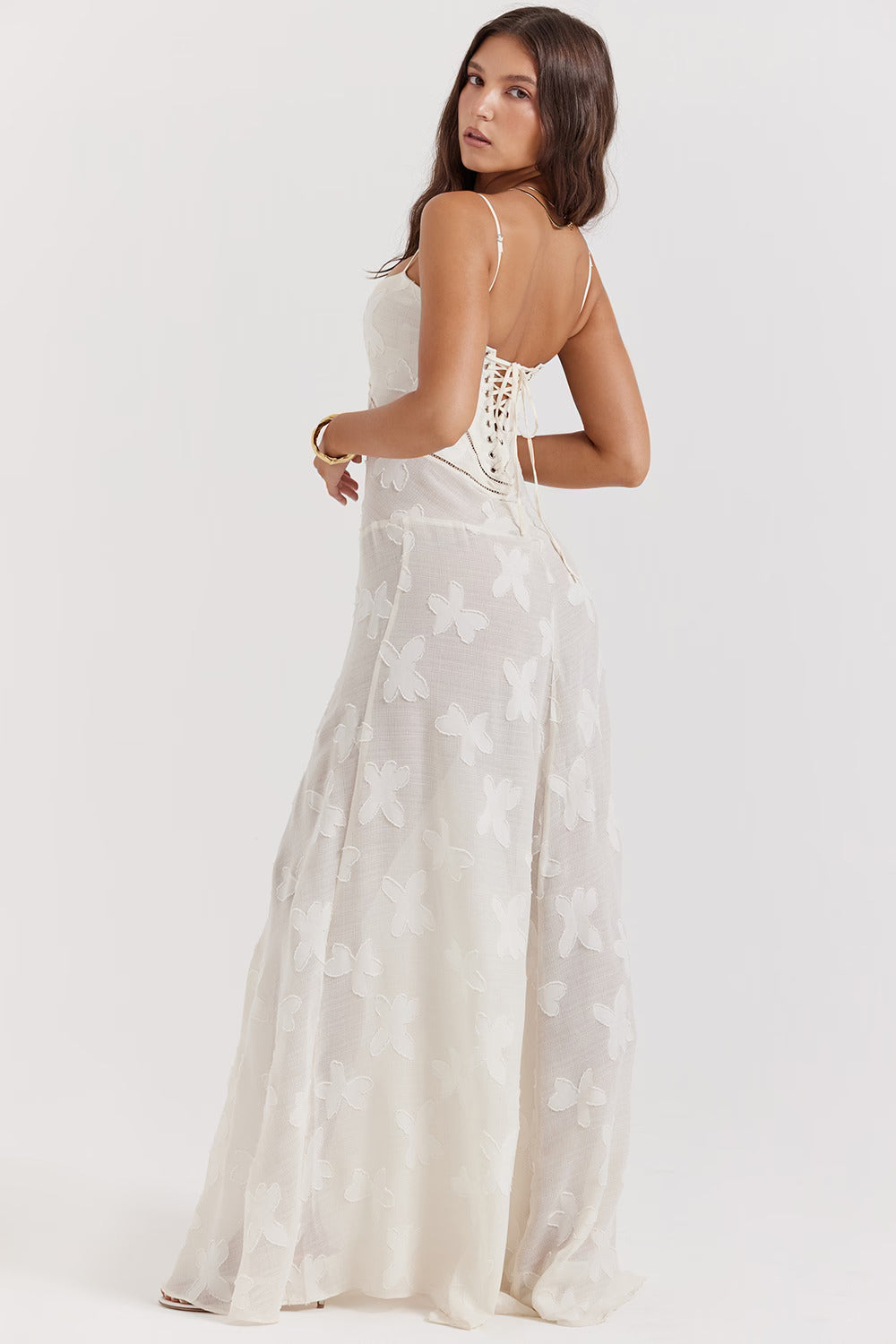 Inaya | Robe Transparente & Élégance Sombre